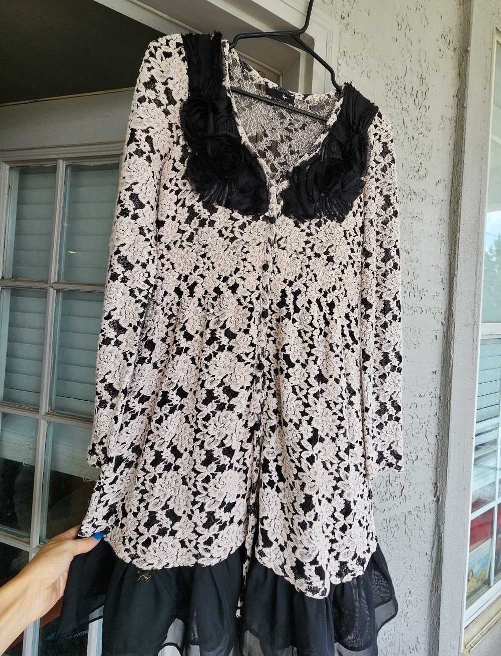 Ryu GORGEOUS Black Cream Floral Lace Women's Long Sleeve Top Ruffle Collar B12